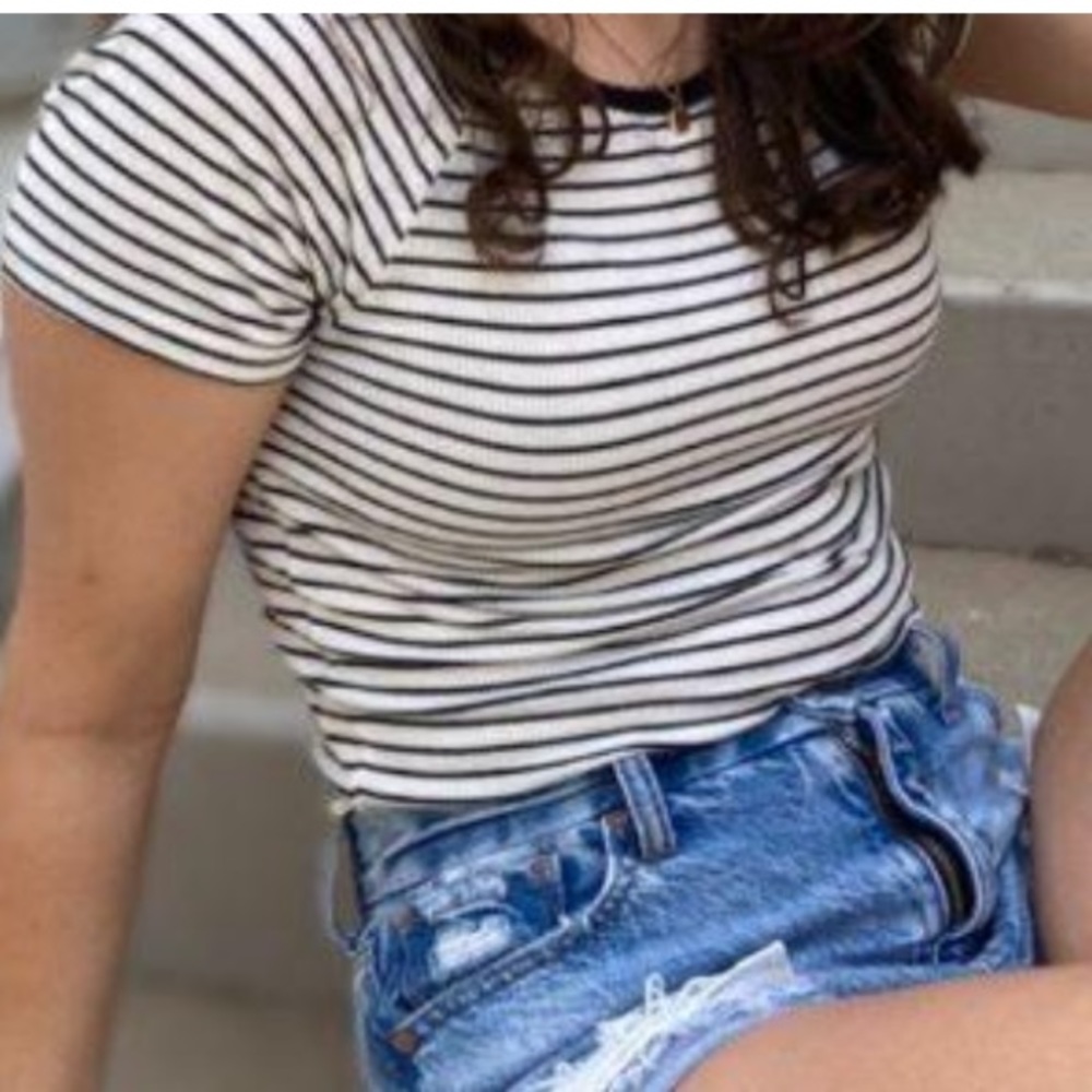 American eagle black and white striped shirt